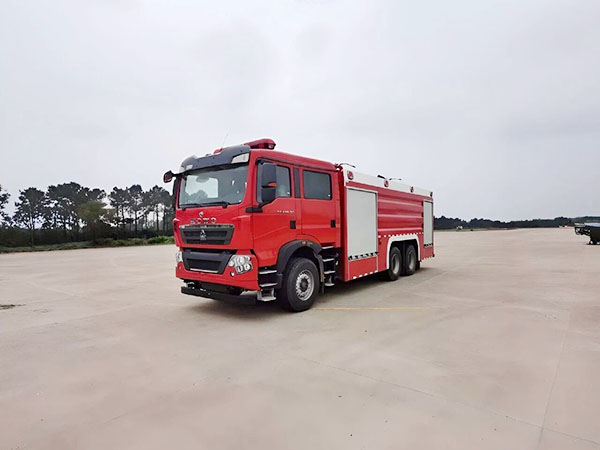 CLW5270GXFGP110/HW型干粉泡沫联用消防车