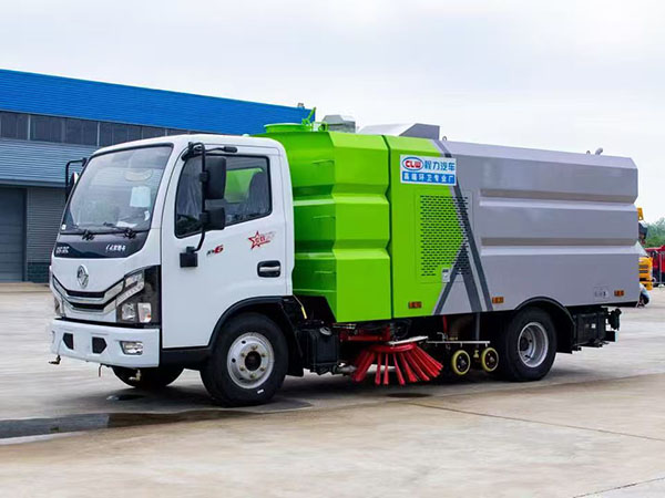 CLW5070TSLE6型扫路车